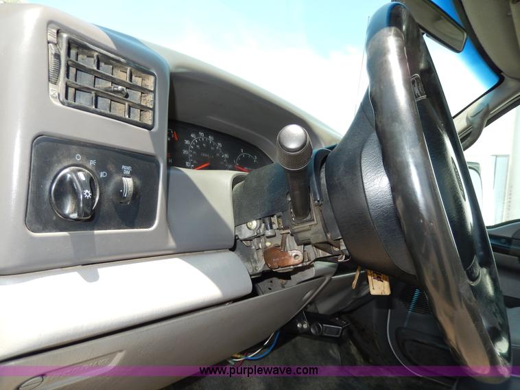 image for item D8081 2000 Ford F450 XLT Super Duty flatbed truck