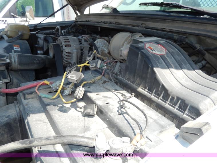 image for item D8081 2000 Ford F450 XLT Super Duty flatbed truck