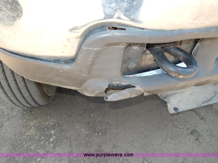 image for item D8081 2000 Ford F450 XLT Super Duty flatbed truck