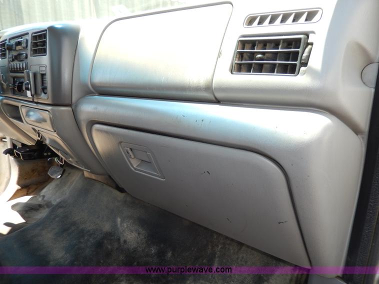 image for item D8081 2000 Ford F450 XLT Super Duty flatbed truck