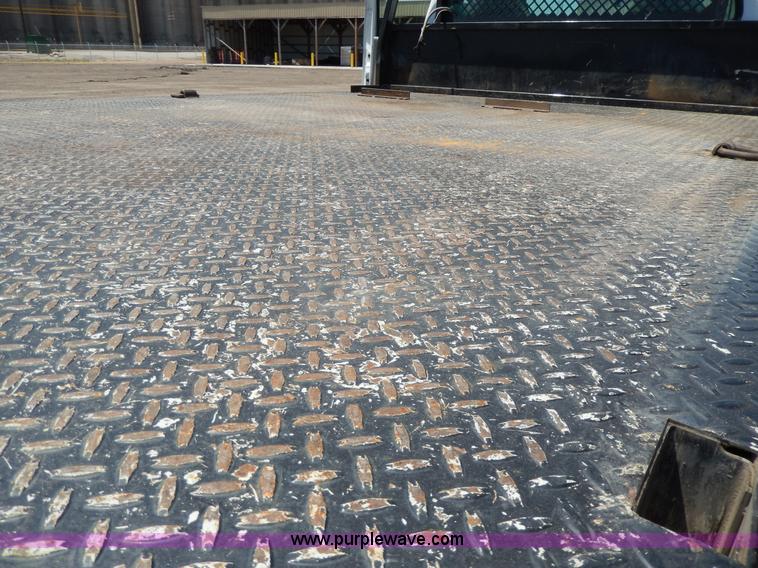 image for item D8081 2000 Ford F450 XLT Super Duty flatbed truck