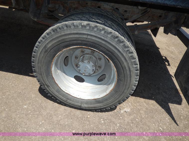 image for item D8081 2000 Ford F450 XLT Super Duty flatbed truck