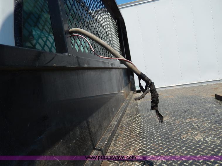 image for item D8081 2000 Ford F450 XLT Super Duty flatbed truck