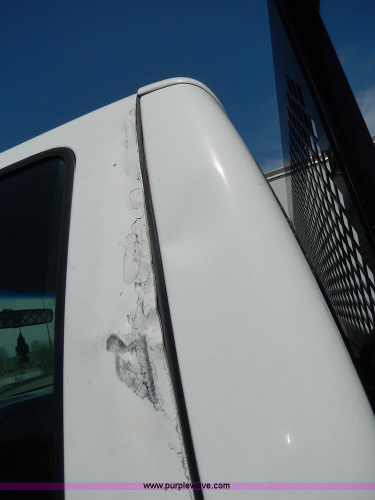 image for item D8081 2000 Ford F450 XLT Super Duty flatbed truck