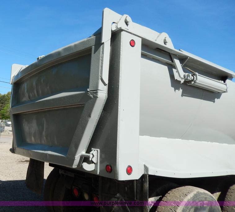 image for item D8169 1986 Mack RS686LS barrel dump truck