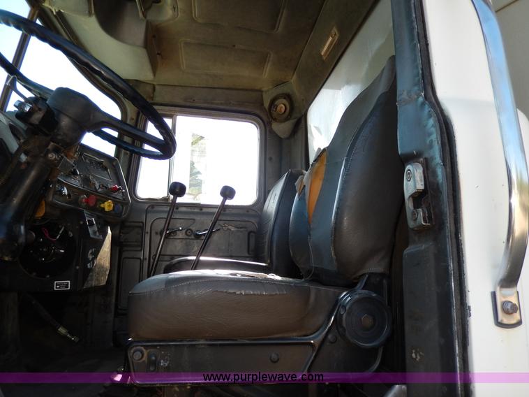 image for item D8169 1986 Mack RS686LS barrel dump truck