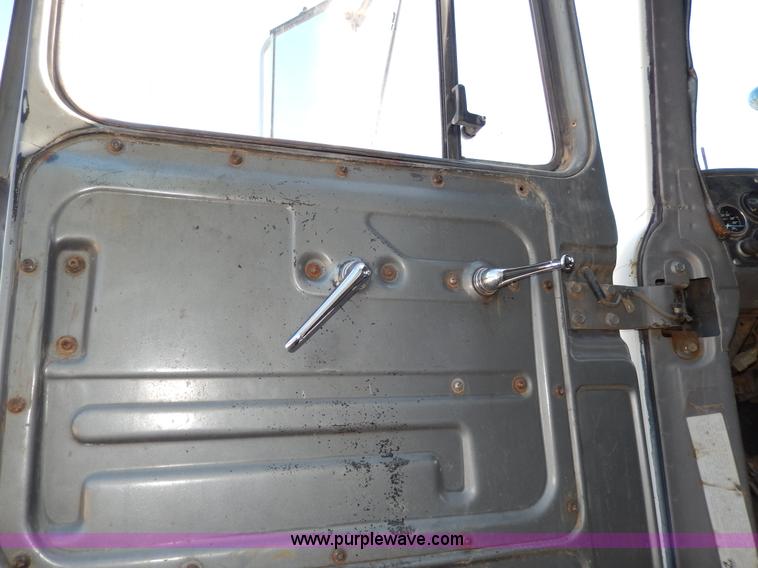 image for item D8169 1986 Mack RS686LS barrel dump truck