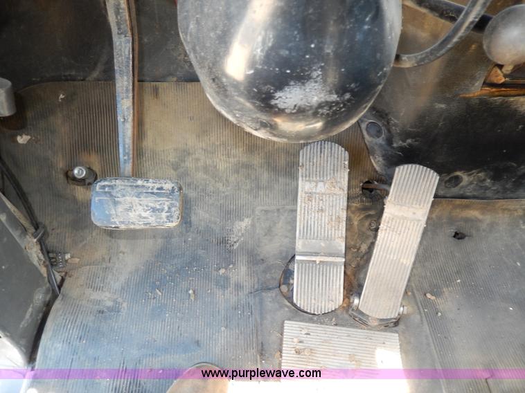 image for item D8169 1986 Mack RS686LS barrel dump truck