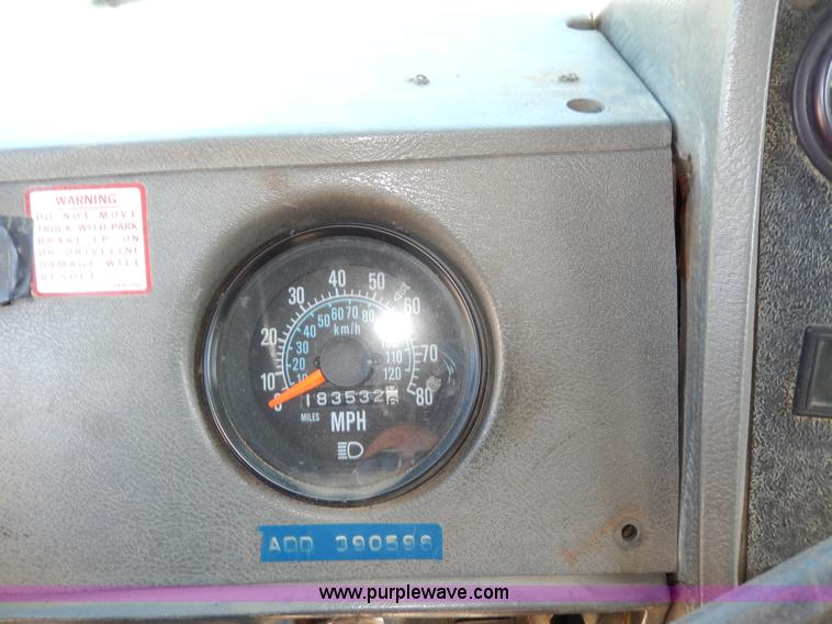 image for item D8169 1986 Mack RS686LS barrel dump truck