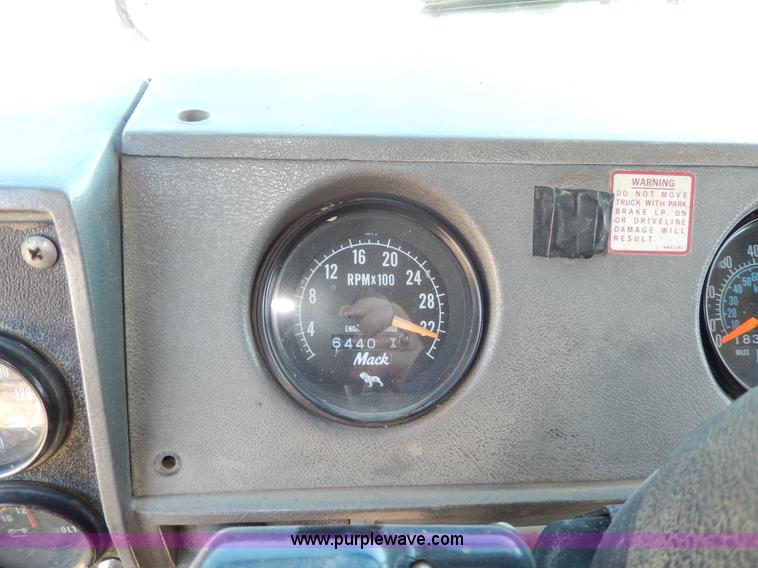 image for item D8169 1986 Mack RS686LS barrel dump truck