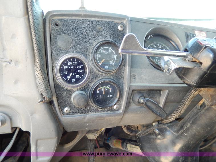 image for item D8169 1986 Mack RS686LS barrel dump truck