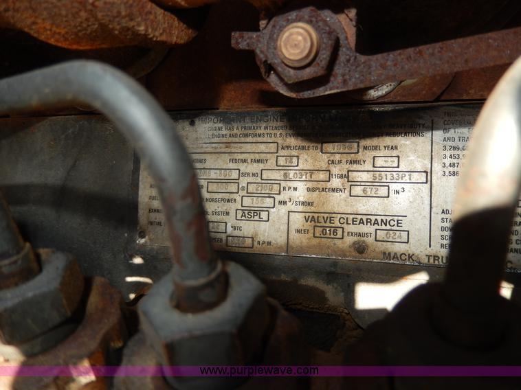 image for item D8169 1986 Mack RS686LS barrel dump truck