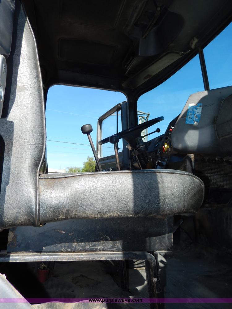 image for item D8169 1986 Mack RS686LS barrel dump truck