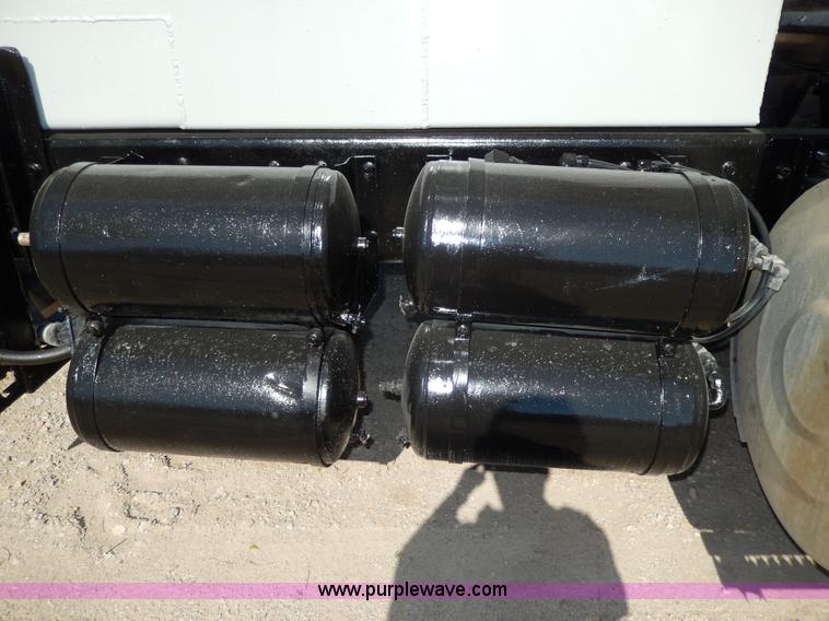 image for item D8169 1986 Mack RS686LS barrel dump truck