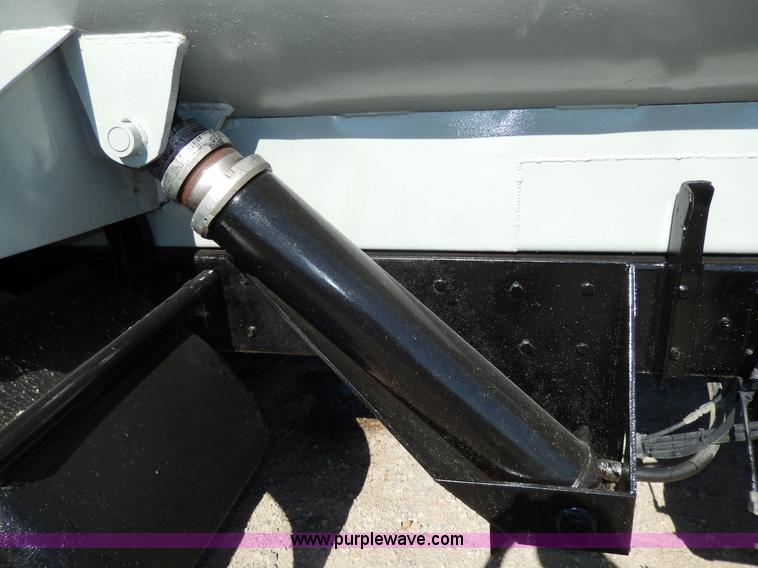 image for item D8169 1986 Mack RS686LS barrel dump truck