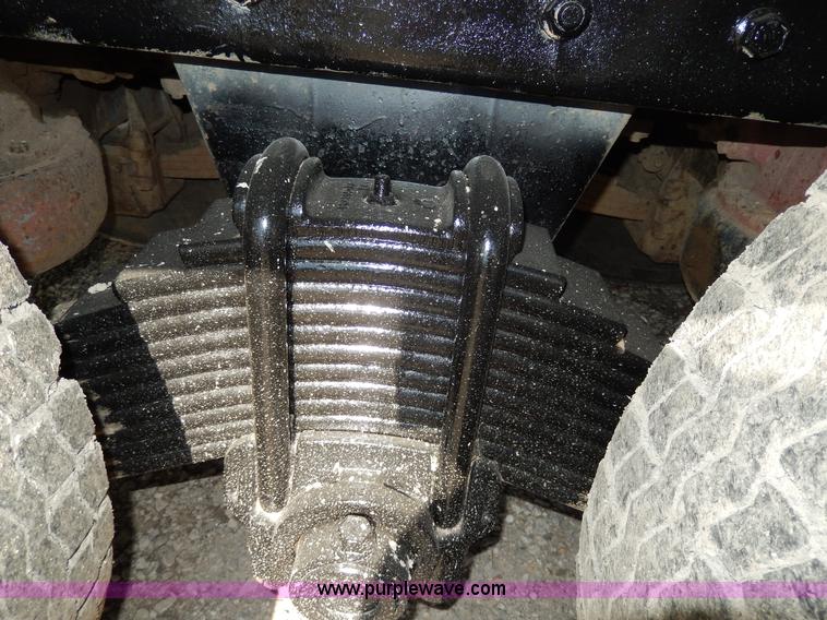 image for item D8169 1986 Mack RS686LS barrel dump truck