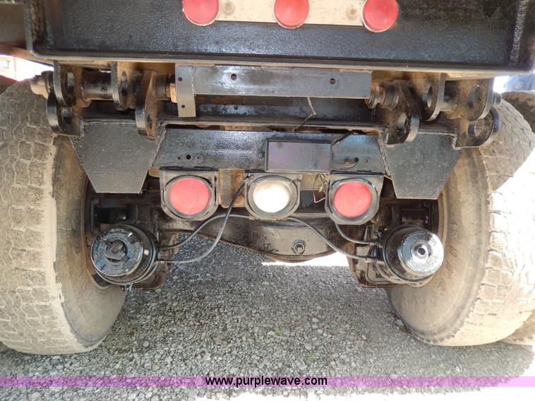 image for item D8169 1986 Mack RS686LS barrel dump truck