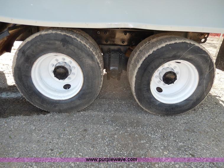 image for item D8169 1986 Mack RS686LS barrel dump truck