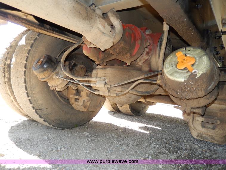 image for item D8169 1986 Mack RS686LS barrel dump truck