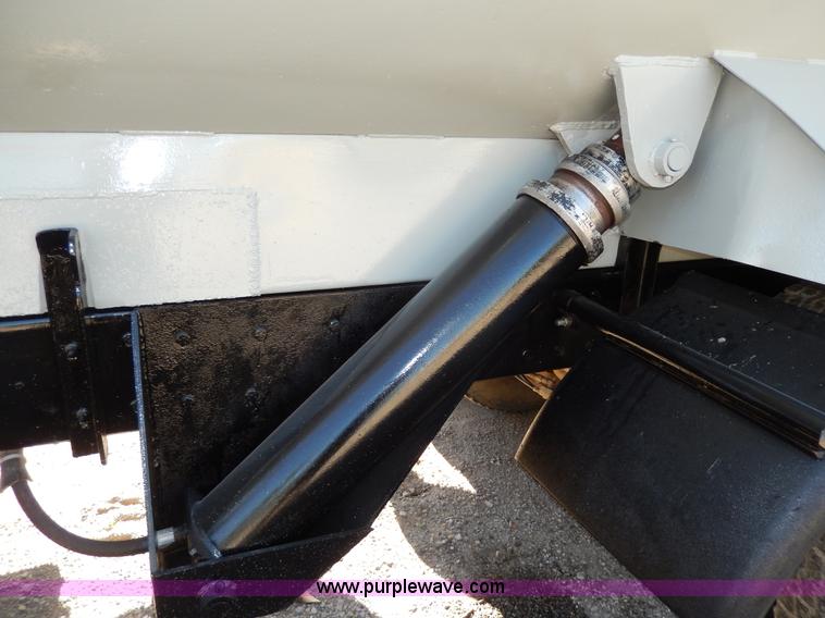 image for item D8169 1986 Mack RS686LS barrel dump truck