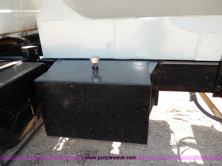 image for item D8169 1986 Mack RS686LS barrel dump truck