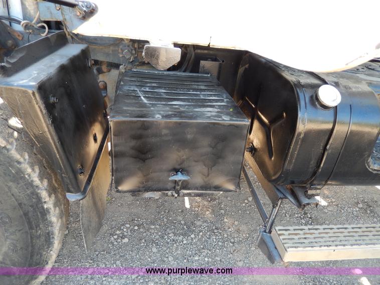 image for item D8169 1986 Mack RS686LS barrel dump truck