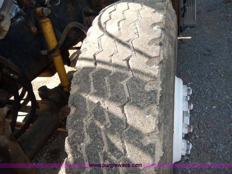 image for item D8169 1986 Mack RS686LS barrel dump truck