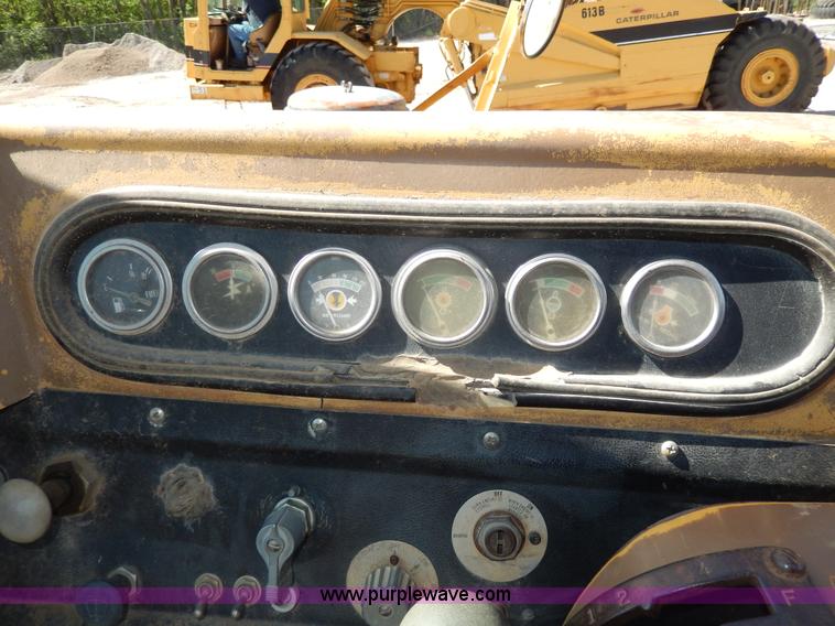 image for item D8170 1976 Caterpillar 613B scraper