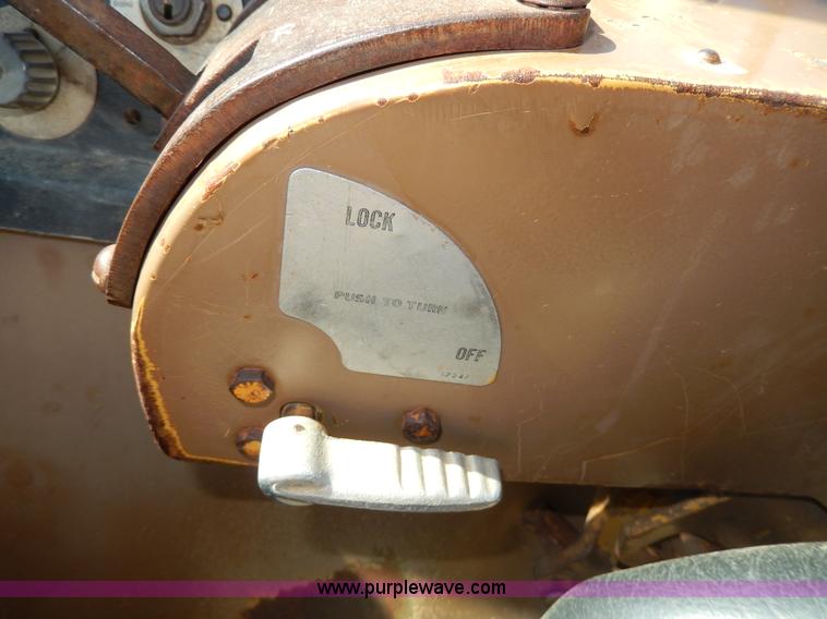 image for item D8170 1976 Caterpillar 613B scraper