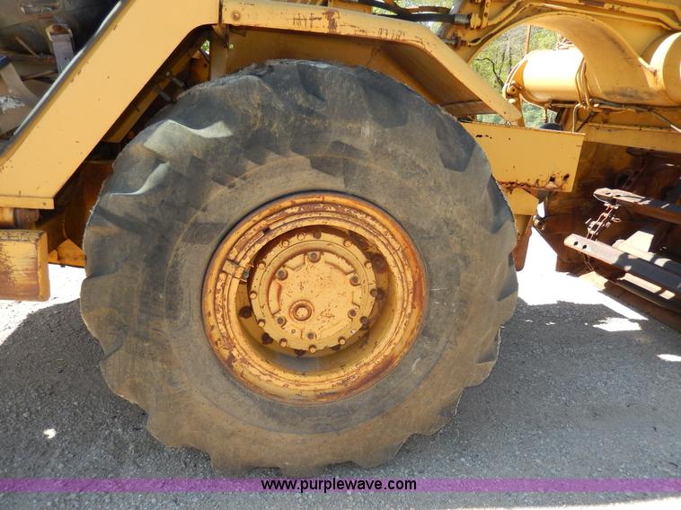 image for item D8170 1976 Caterpillar 613B scraper