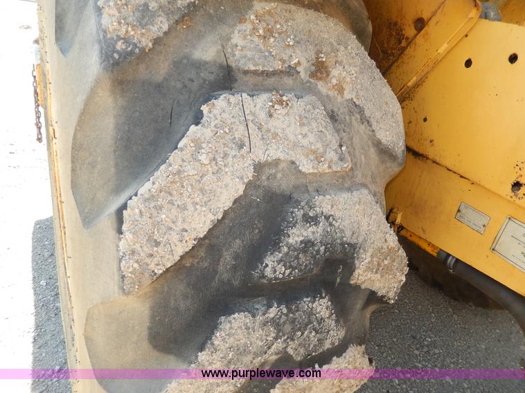 image for item D8170 1976 Caterpillar 613B scraper