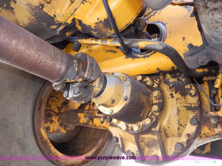 image for item D8170 1976 Caterpillar 613B scraper