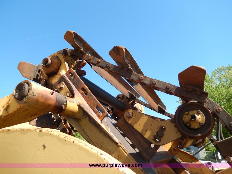 image for item D8170 1976 Caterpillar 613B scraper