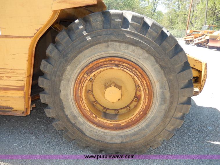image for item D8170 1976 Caterpillar 613B scraper