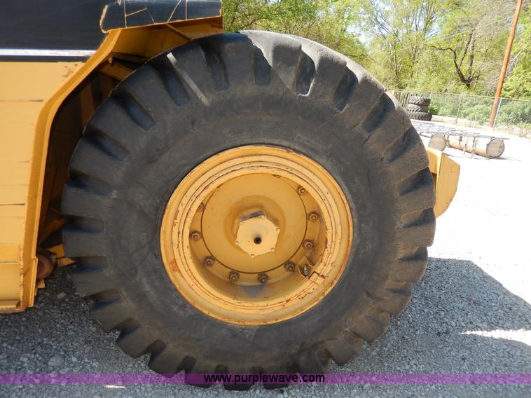 image for item D8171 1979 Caterpillar 613B scraper