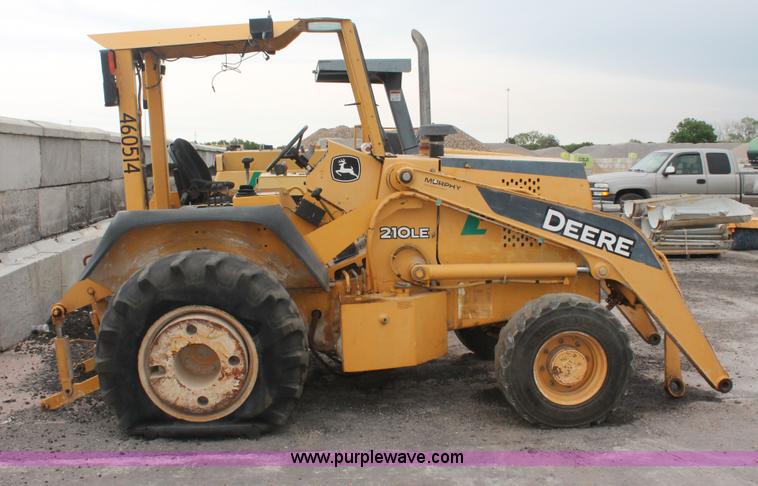 image for item D8339 2005 John Deere 210LE landscape loader