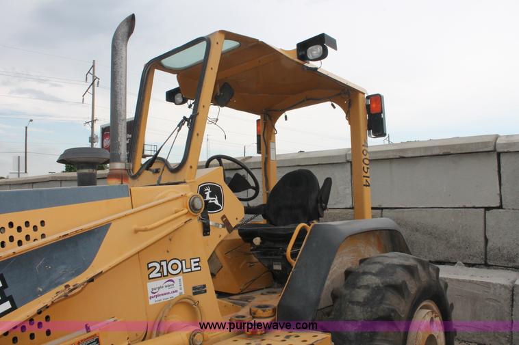 image for item D8339 2005 John Deere 210LE landscape loader