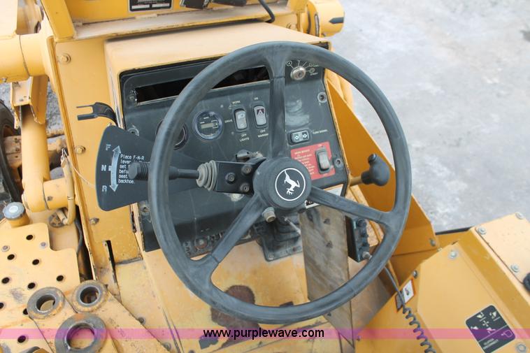 image for item D8339 2005 John Deere 210LE landscape loader