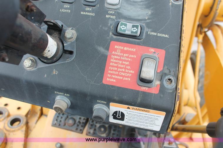 image for item D8339 2005 John Deere 210LE landscape loader