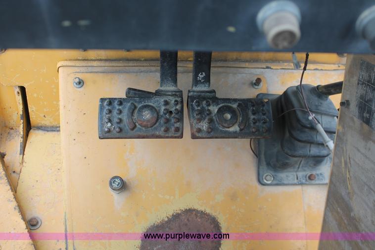 image for item D8339 2005 John Deere 210LE landscape loader