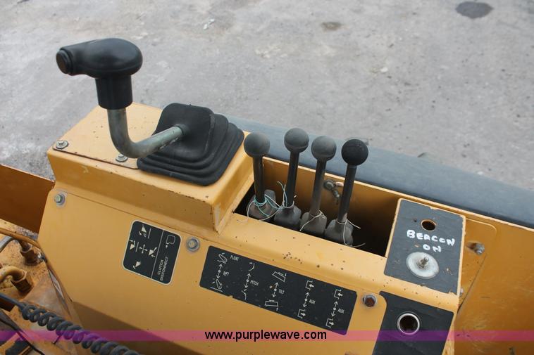 image for item D8339 2005 John Deere 210LE landscape loader