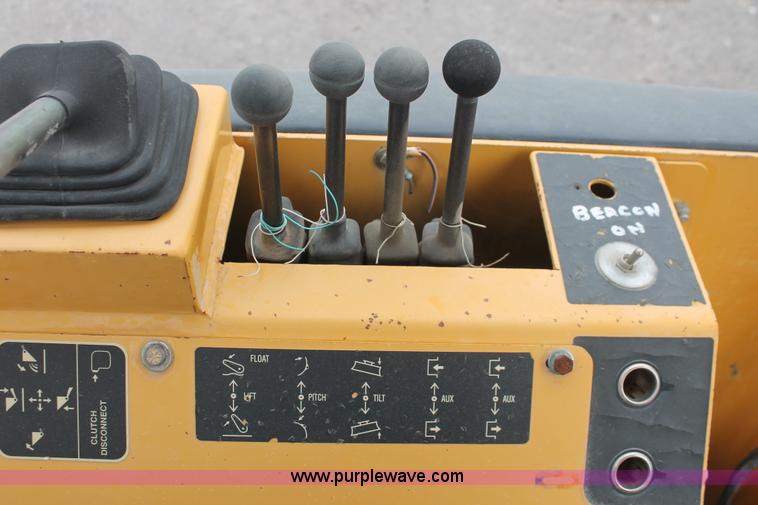 image for item D8339 2005 John Deere 210LE landscape loader