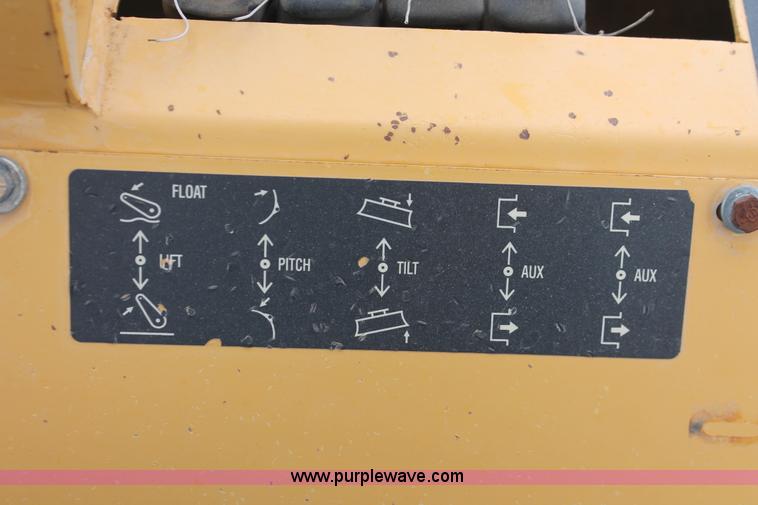 image for item D8339 2005 John Deere 210LE landscape loader