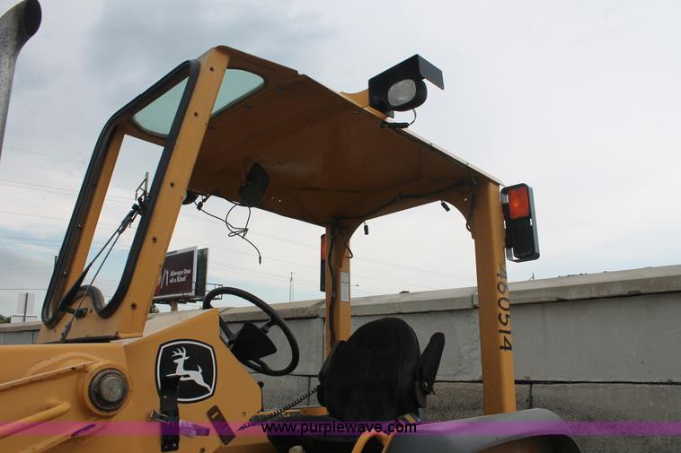 image for item D8339 2005 John Deere 210LE landscape loader