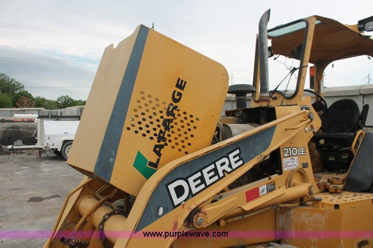 image for item D8339 2005 John Deere 210LE landscape loader