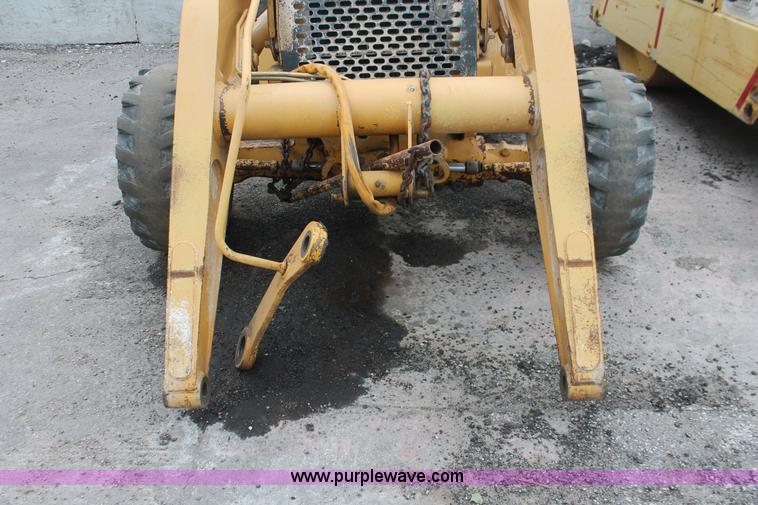 image for item D8339 2005 John Deere 210LE landscape loader