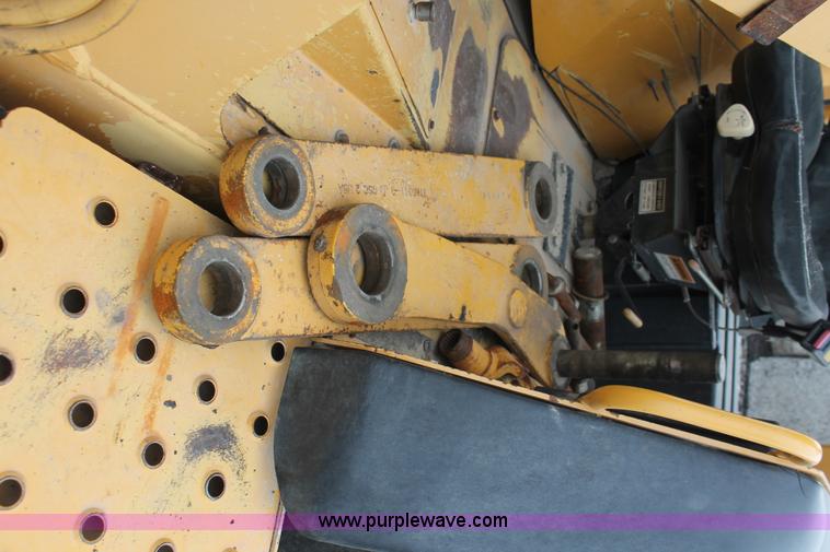 image for item D8339 2005 John Deere 210LE landscape loader