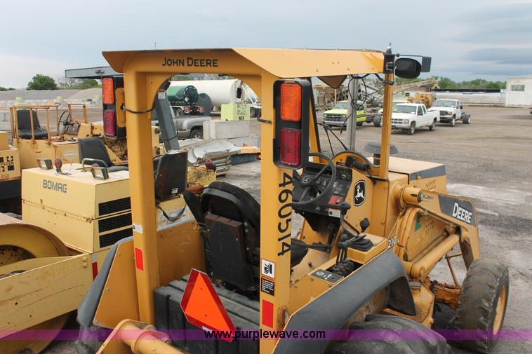 image for item D8339 2005 John Deere 210LE landscape loader