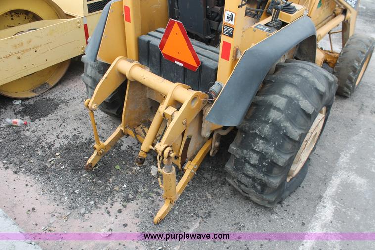 image for item D8339 2005 John Deere 210LE landscape loader