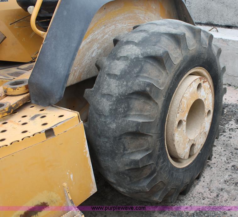 image for item D8339 2005 John Deere 210LE landscape loader